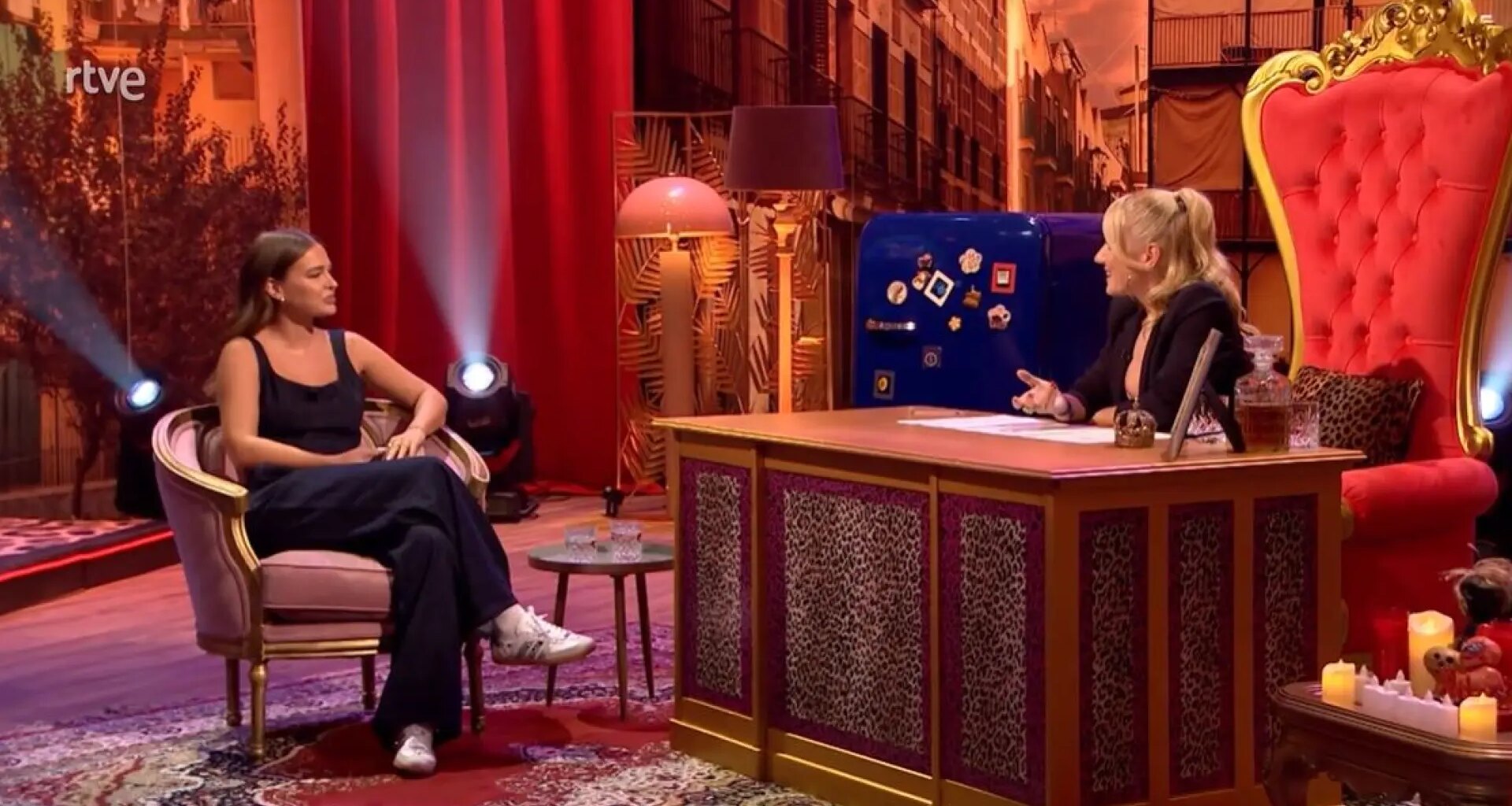 'Al cielo con ella' bautiza a Laura Escanes como "la choni de las pijas" y ella se lo pone en su cuenta de Instagram