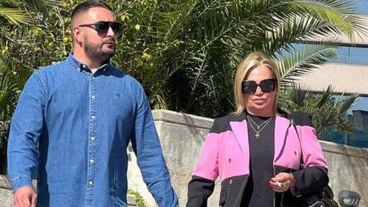 Belén Esteban y su pareja, en la Audiencia Provincial de Madrid.