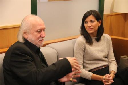 László Krasznahorkai junto a Sandra Ollo, su editora en castellano, en 2018