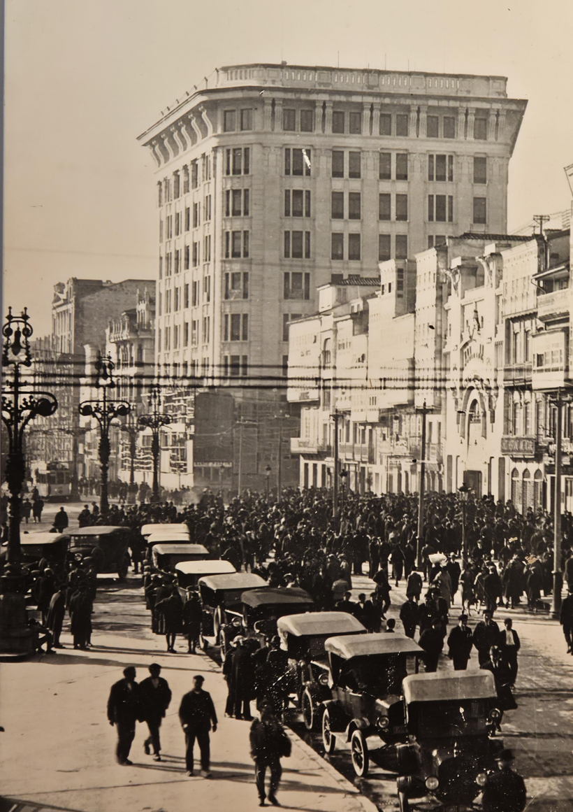 El Banco Pastor, poco antes de la finalización de su construcción