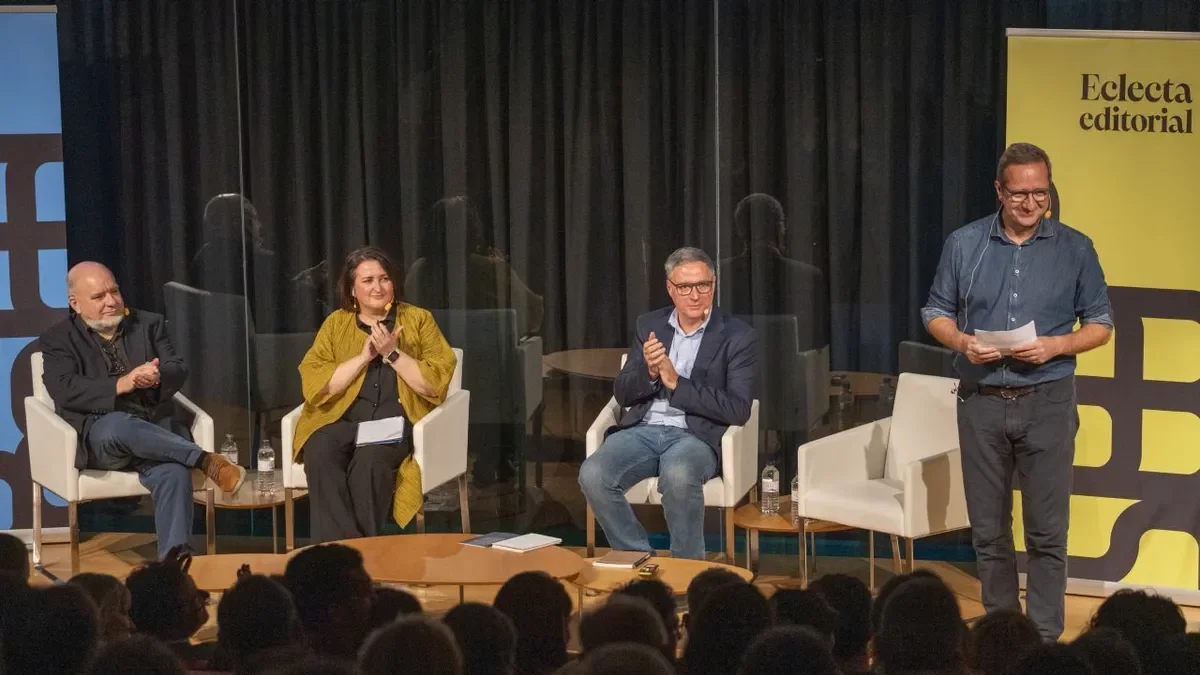 Presentación ayer en la Llotja de Eclecta editorial, con Ferran Sáez, Anna Sàez, Jordi y Ramon Souto. - PAU PASCUAL PRAT