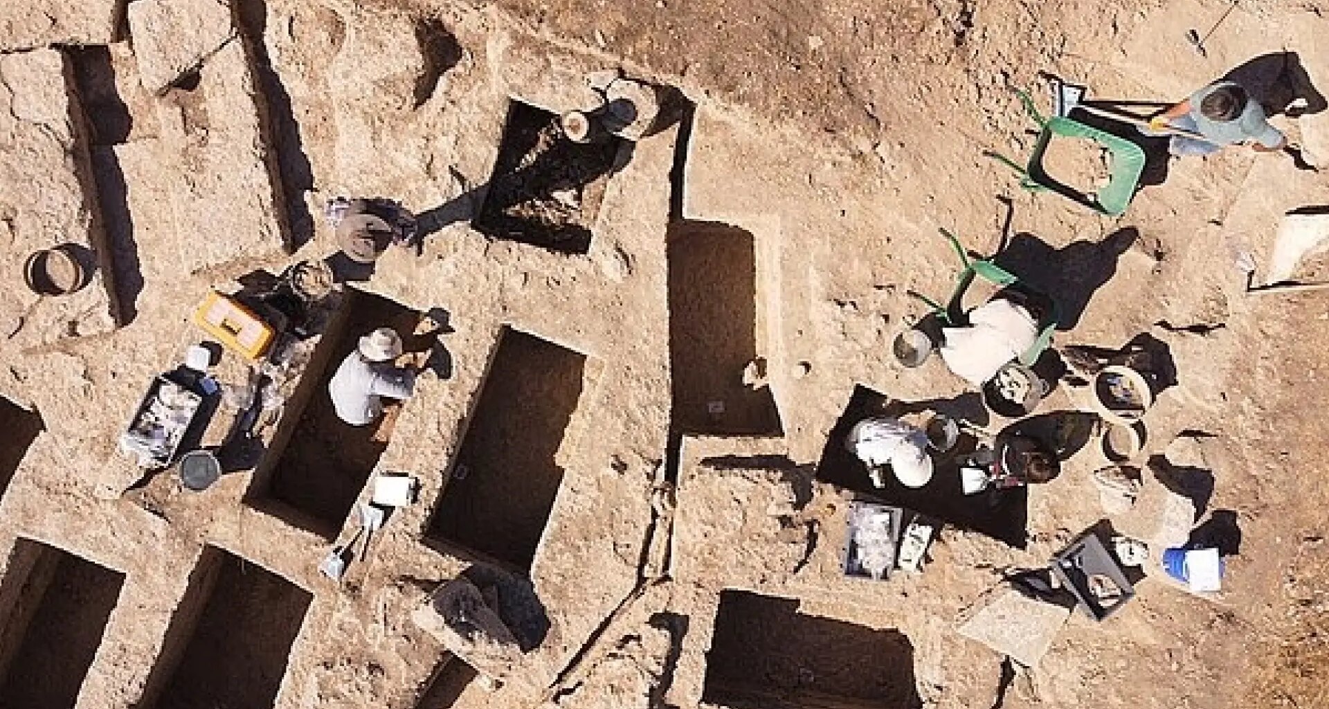 Descubren un enterramiento en masa de hace 2.200 años que confirma lo que cuentan cuatro capítulos de la Biblia