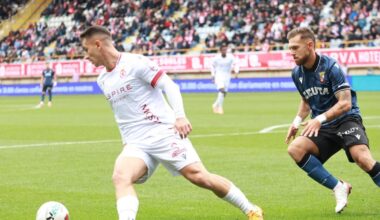 Manu Justo pelea en la punta de ataque culturalista, pero sin acierto de cara al gol.