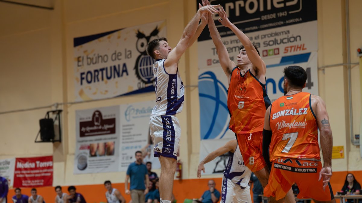 Dos joyas expuestas en el escaparate