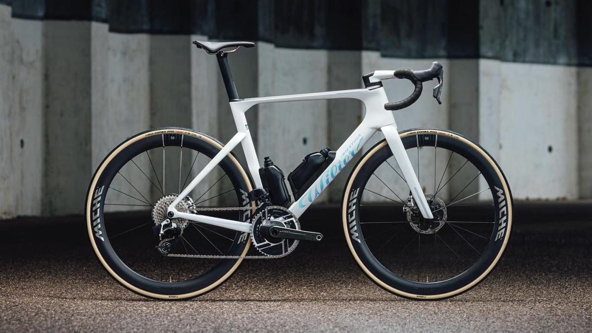 la nueva aero ligera top del pelotón