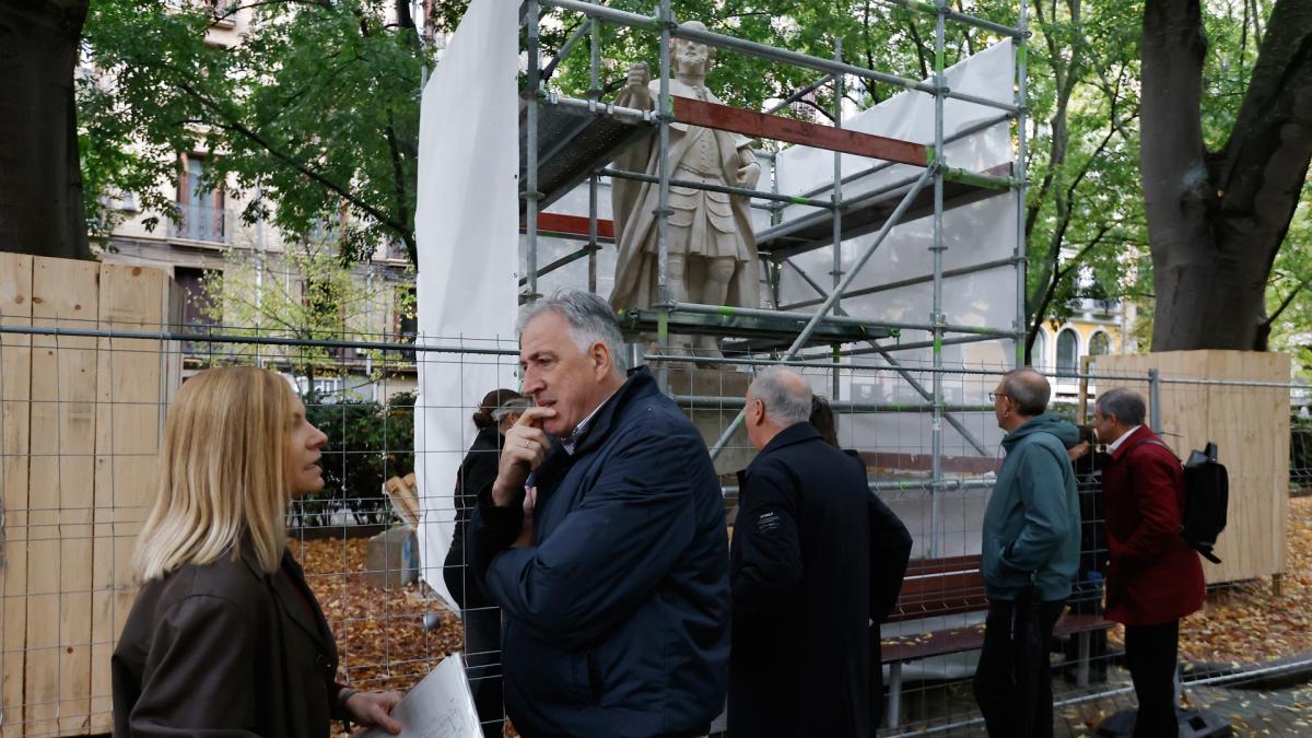 Ya hay fecha para el traslado de las estatuas de los reyes desde Sarasate a la Taconera