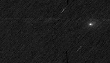 ExoMars_Trace_Gas_Orbiter_observes_comet_3I_ATLAS_static_pillars