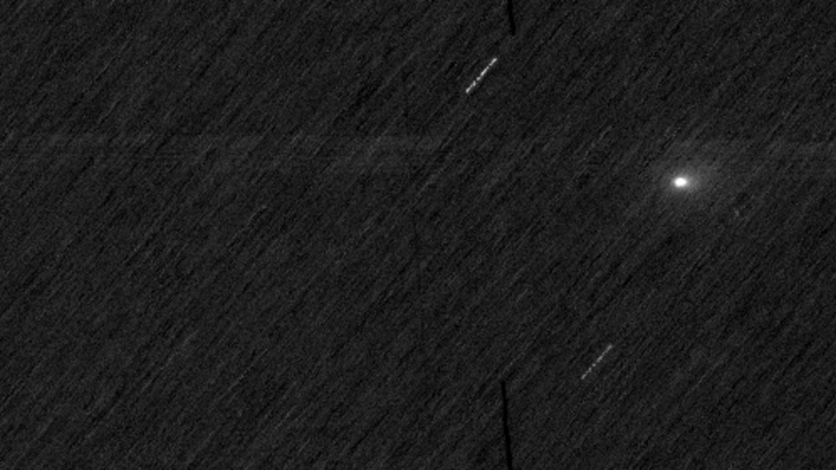 ExoMars_Trace_Gas_Orbiter_observes_comet_3I_ATLAS_static_pillars