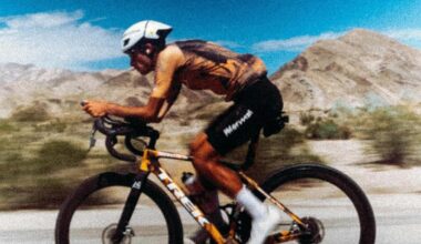 Kilian Jornet regala la bici con la que hizo historia en su último desafío