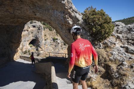 Un pequeño parón en el camino, en el Ventano del Diablo, lugar que bien merece ser elegido para recuperar fuerzas.