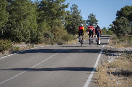 Junto a los hermanos Herrada, en plena ascensión.