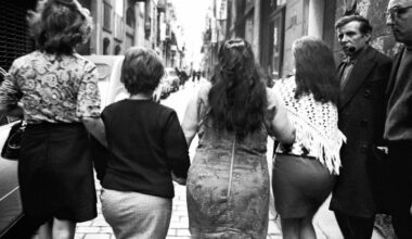 Monjas, prostitutas, gitanas y majorettes, las antiféminas de Colita se adueñan del DHub