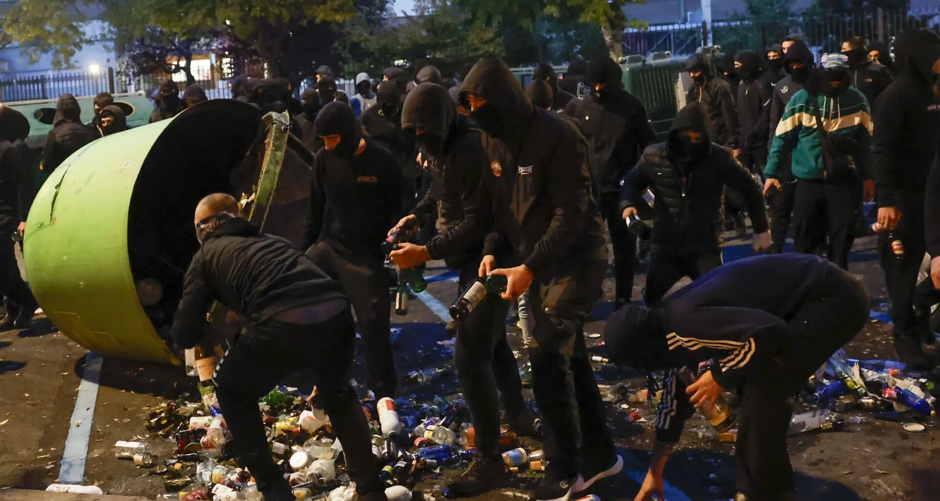 Disturbios y cargas policiales en Pamplona contra los manifestantes que protestaban por un acto de Vito Quiles en la universidad