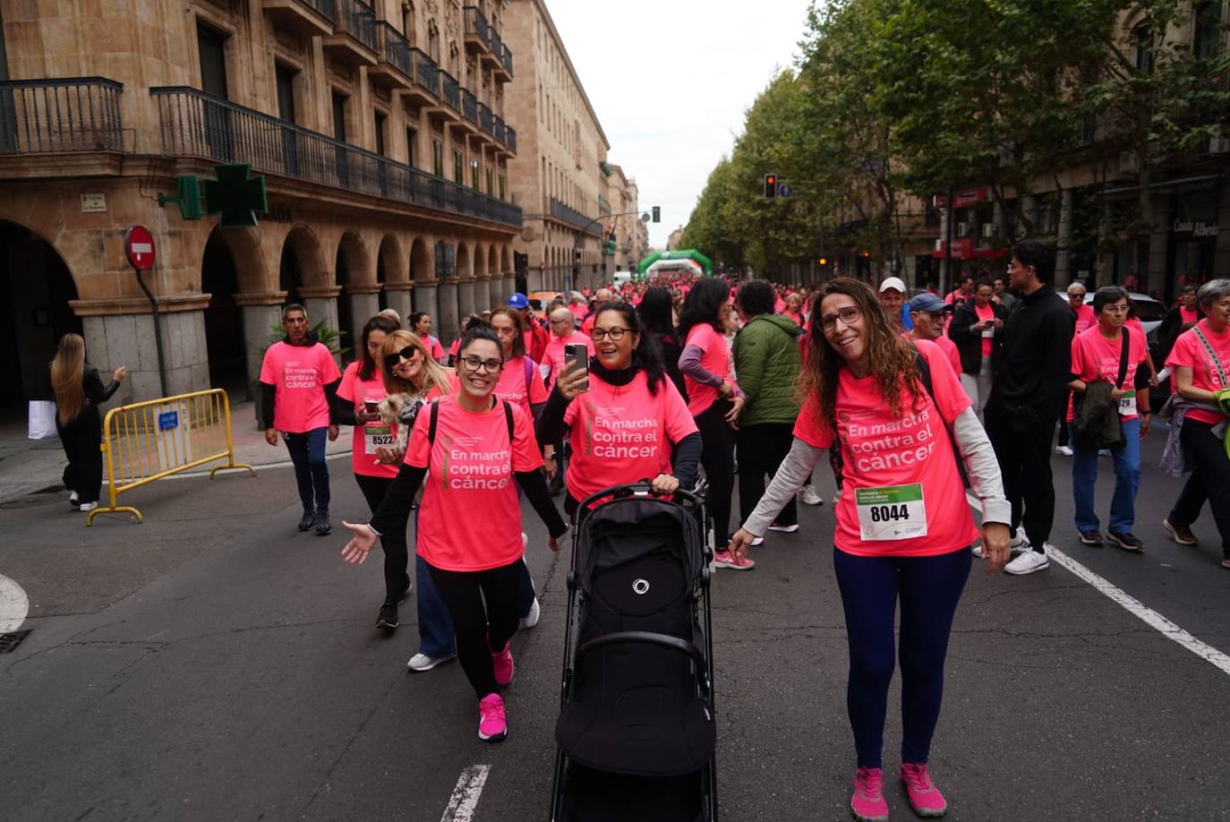 Salamanca 'se tiñe' de rosa por el cáncer