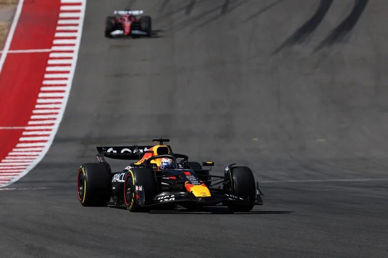 Verstappen saca ventajas en Austin y mete presión a los MacLaren