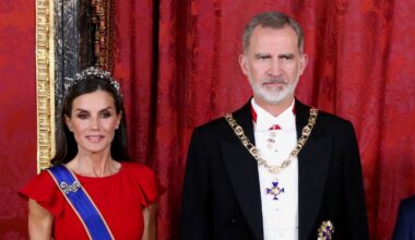 El rey Felipe condecora al sultán de Omán con el collar de Isabel la Católica ¿Visita de Estado a la vista?