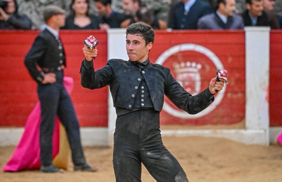 El novillero con picadores Bruno Gimeno queda libre