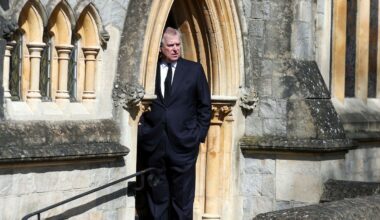 El príncipe Andrés renuncia a todos sus títulos, incluyendo el de duque de York, asediado por los escándalos