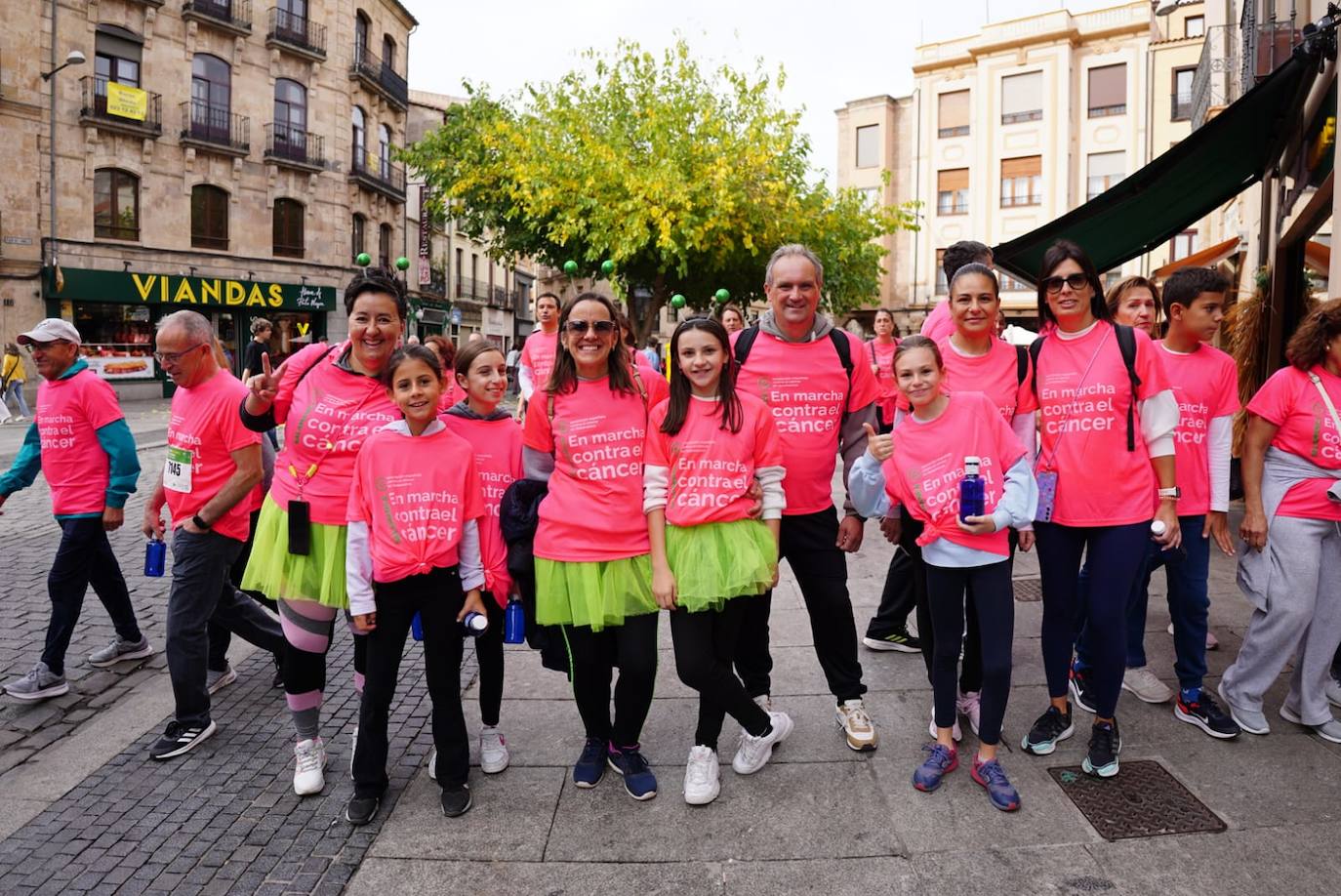 Salamanca 'se tiñe' de rosa por el cáncer