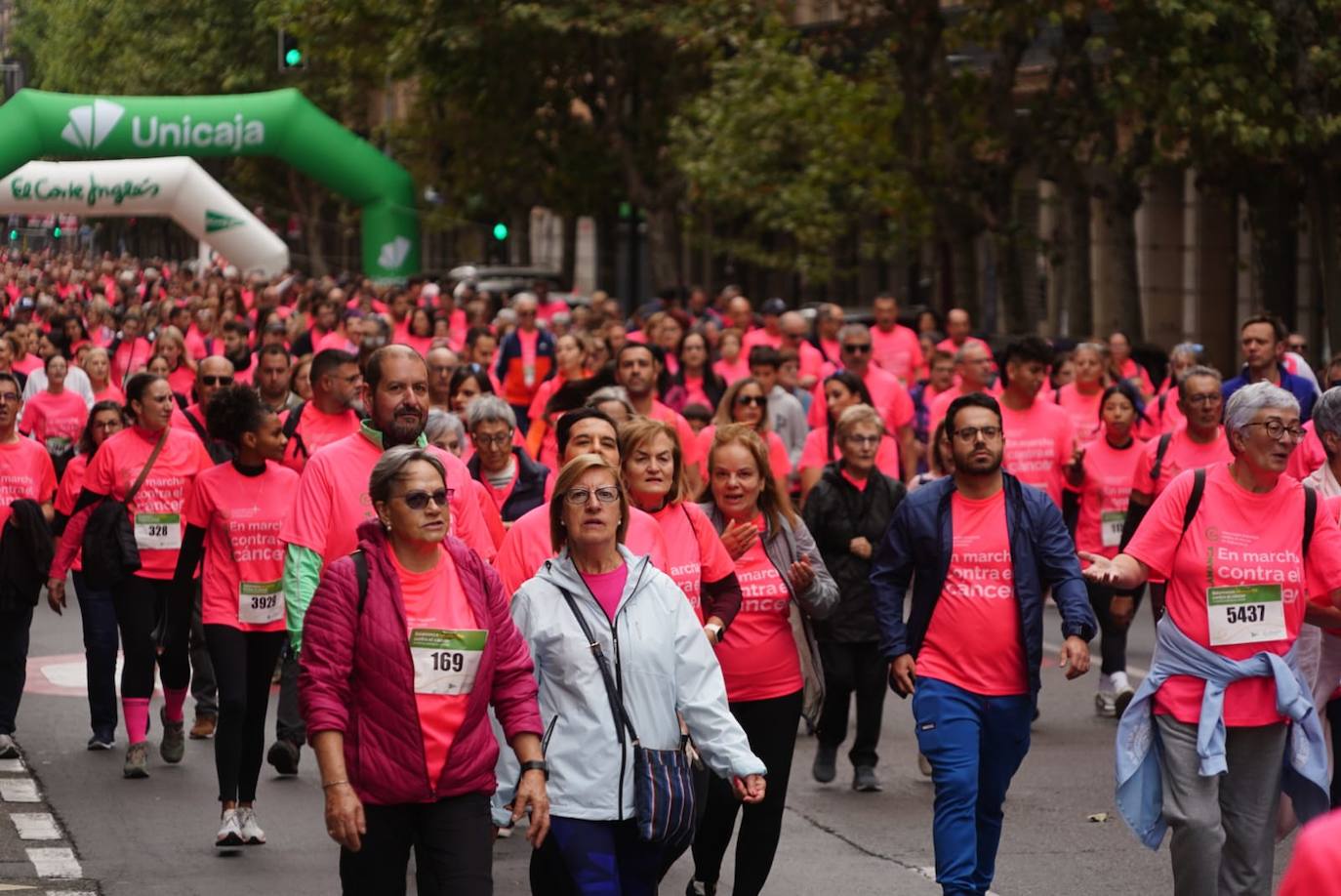 Salamanca 'se tiñe' de rosa por el cáncer