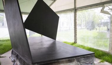 La UPNA restaura la escultura de Jorge Oteiza “Homenaje a Sáenz de Oiza”