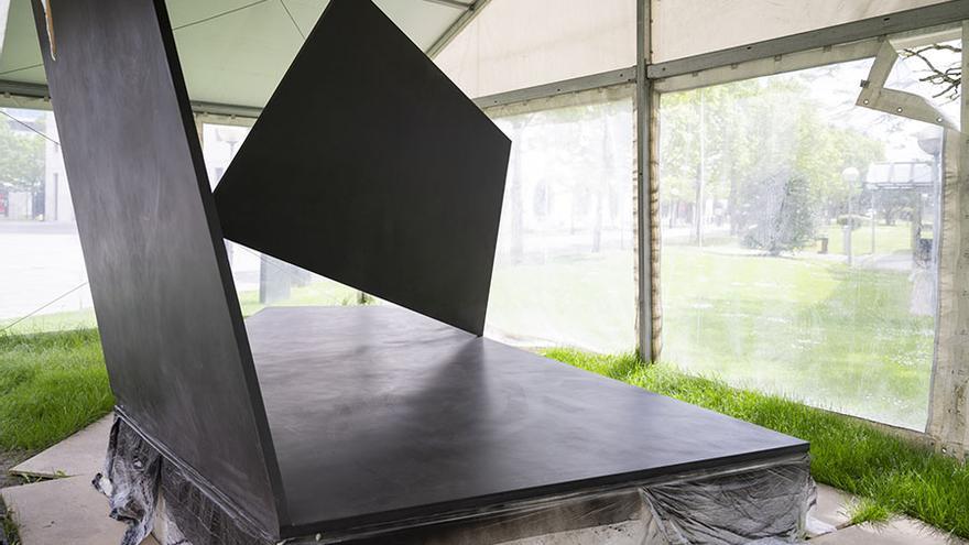 La UPNA restaura la escultura de Jorge Oteiza “Homenaje a Sáenz de Oiza”