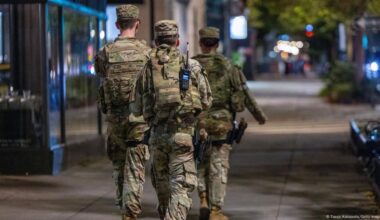 Jueza EE.UU. bloquea envío de la Guardia Nacional a Portland – DW – 05/10/2025