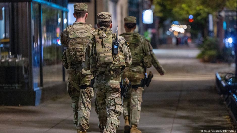 Jueza EE.UU. bloquea envío de la Guardia Nacional a Portland – DW – 05/10/2025