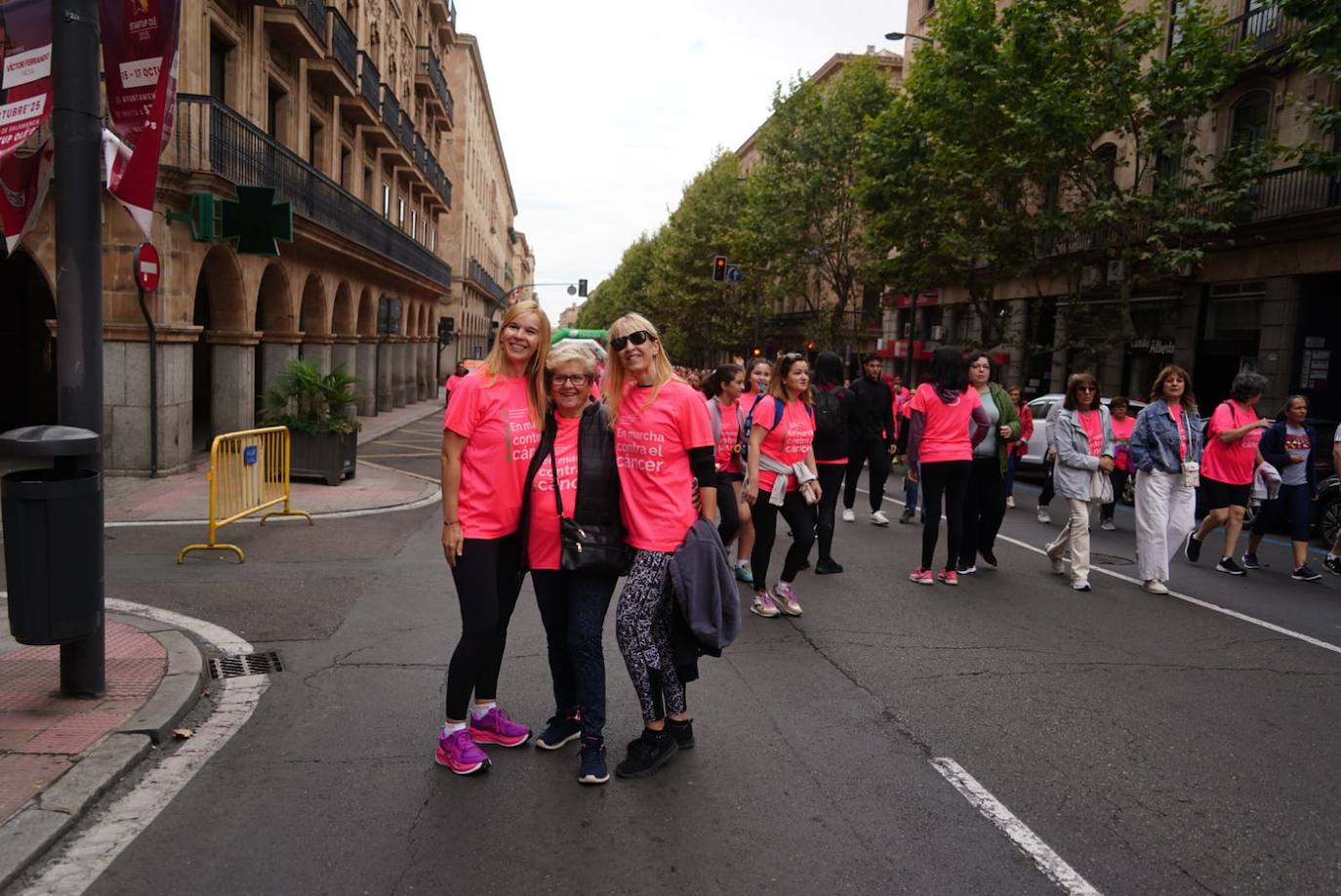 Salamanca 'se tiñe' de rosa por el cáncer