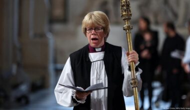 Sarah Mullally, primera mujer en dirigir Iglesia anglicana – DW – 03/10/2025