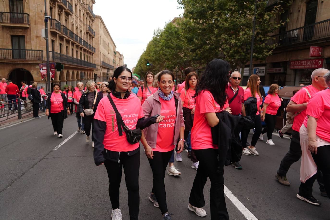 Salamanca 'se tiñe' de rosa por el cáncer