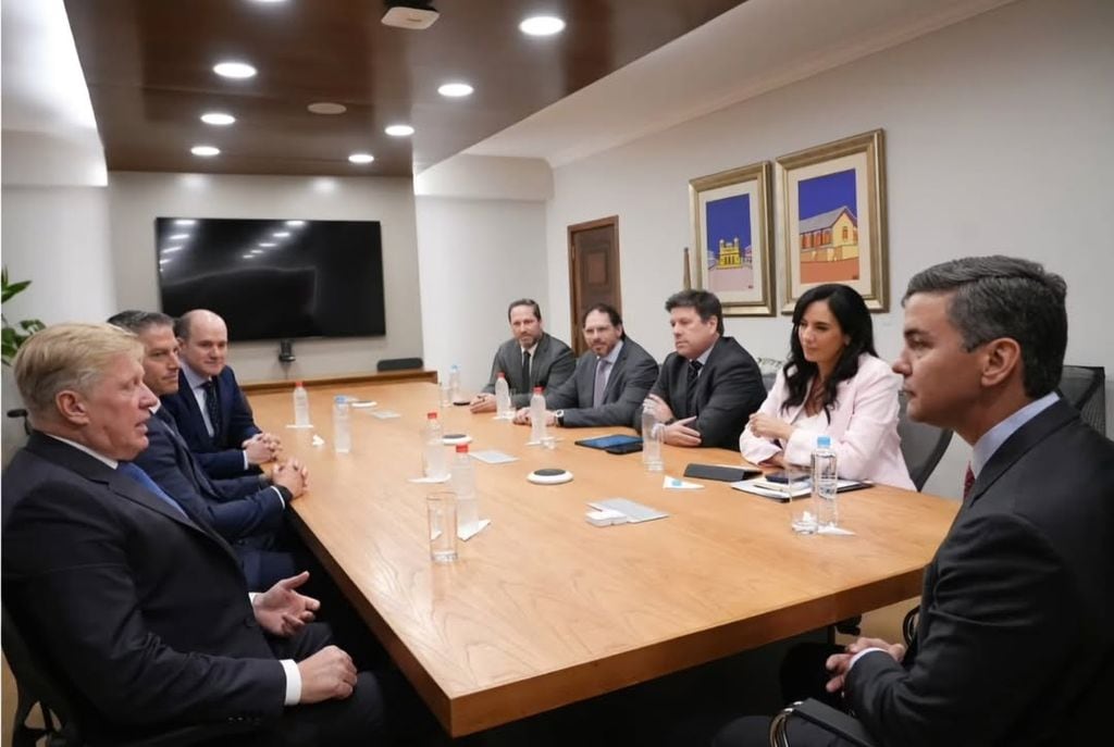 Cayetano Rivera durante su reunión con Santiago Peña, presidente de la República de Paraguay
