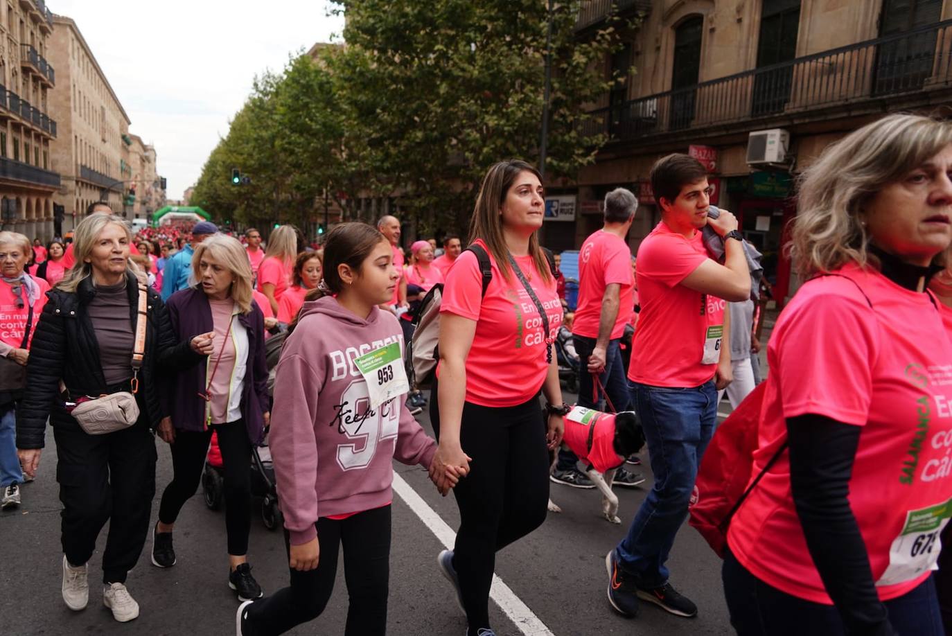 Salamanca 'se tiñe' de rosa por el cáncer