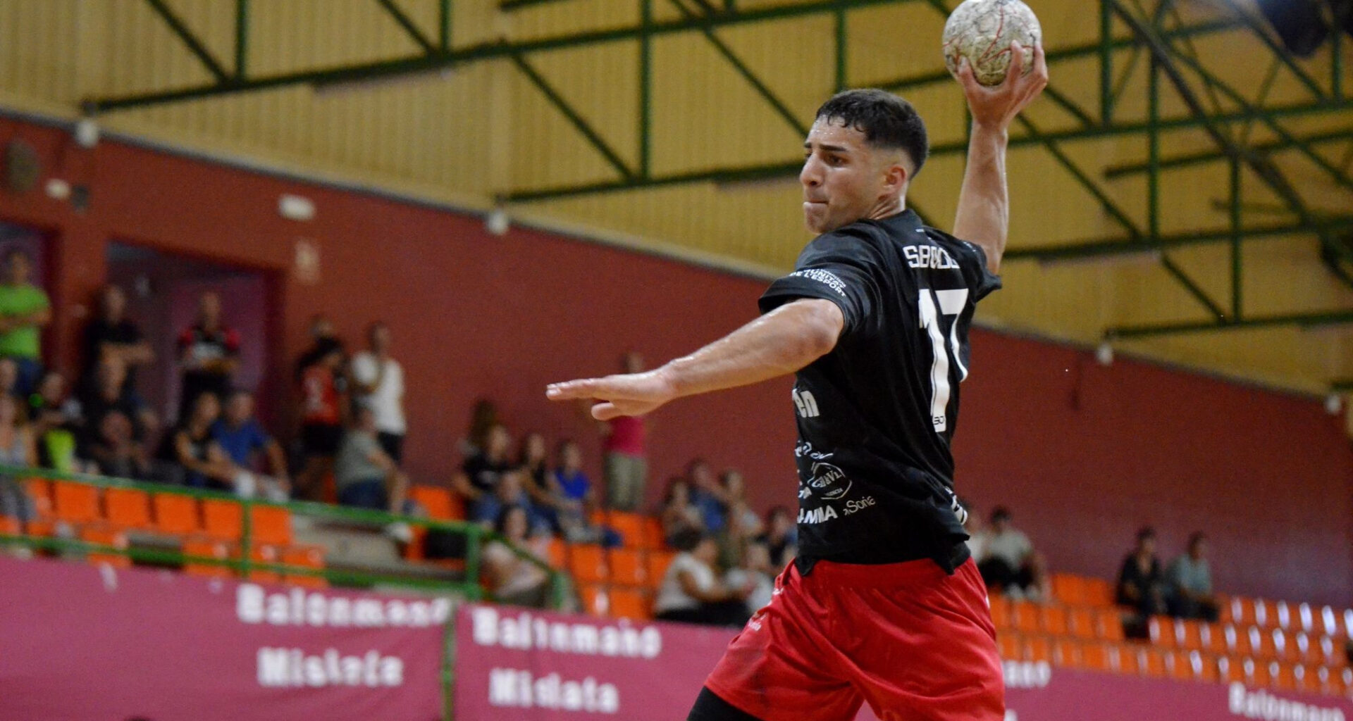 Balonmano Mislata vence a Móstoles y sigue arriba en la Primera Nacional