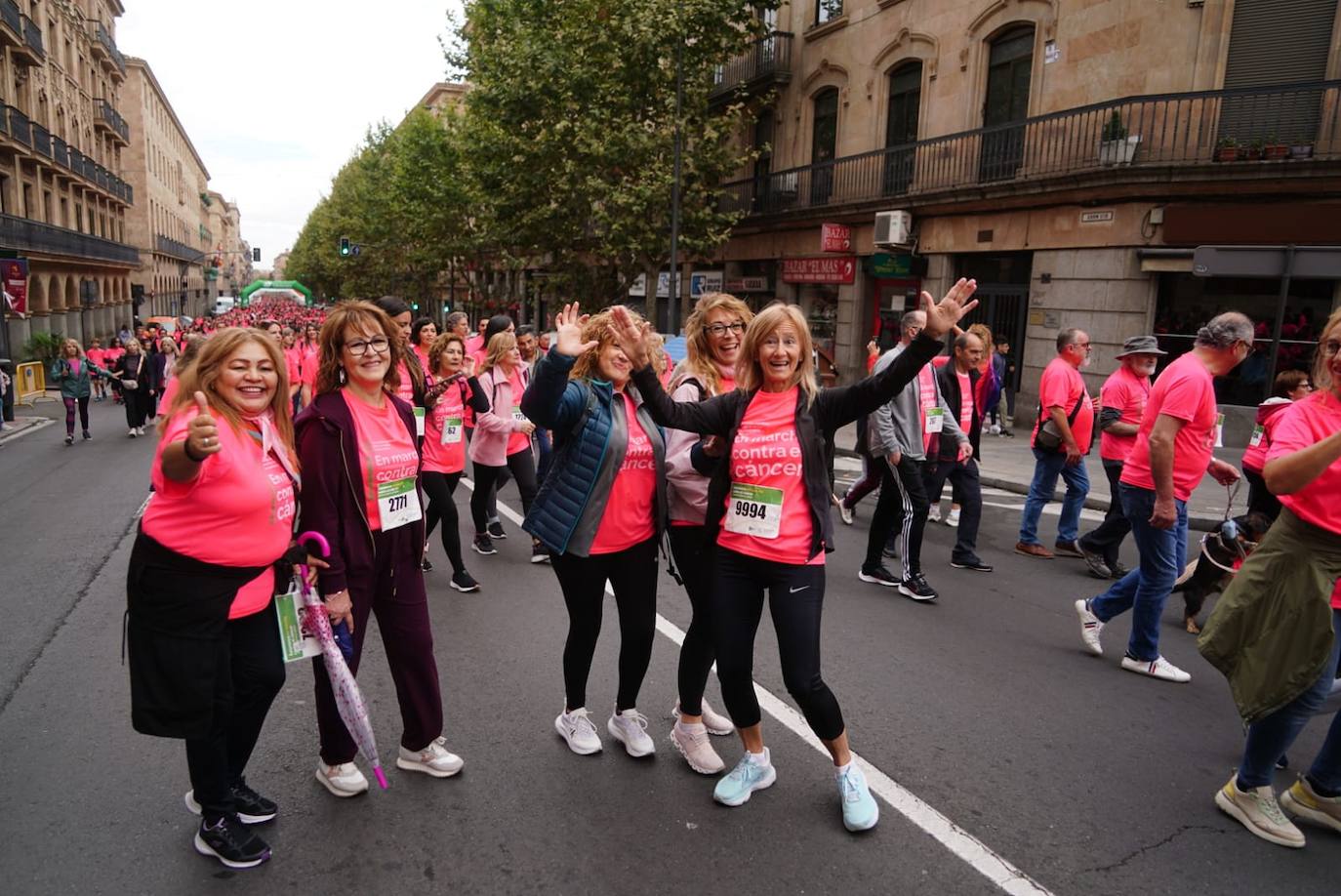 Salamanca 'se tiñe' de rosa por el cáncer