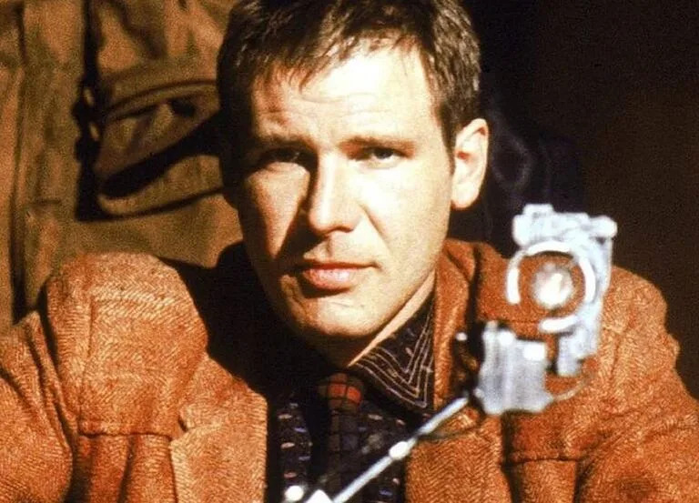 Harrison Ford interpretó a un ex policía especializado en cazar replicantes