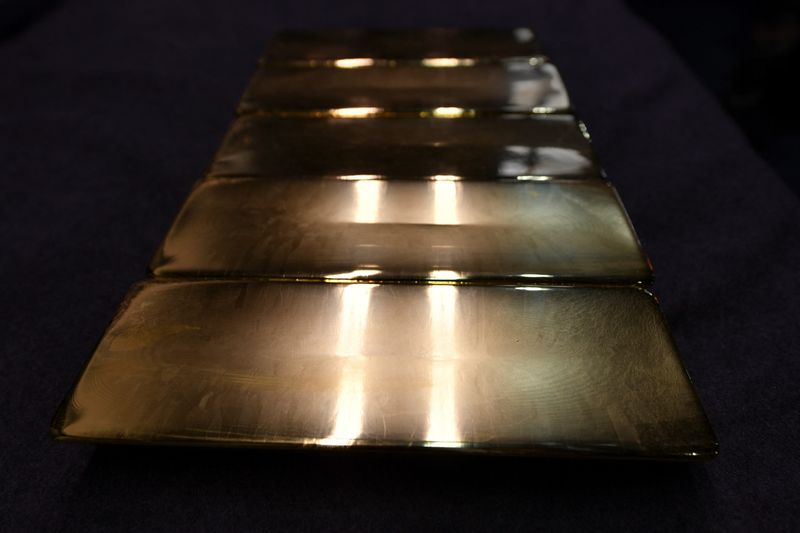 Oro sube por los riesgos geopolíticos y antes de datos de inflación en EEUU