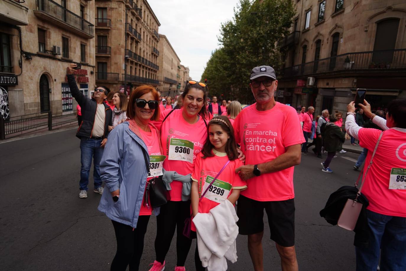 Salamanca 'se tiñe' de rosa por el cáncer