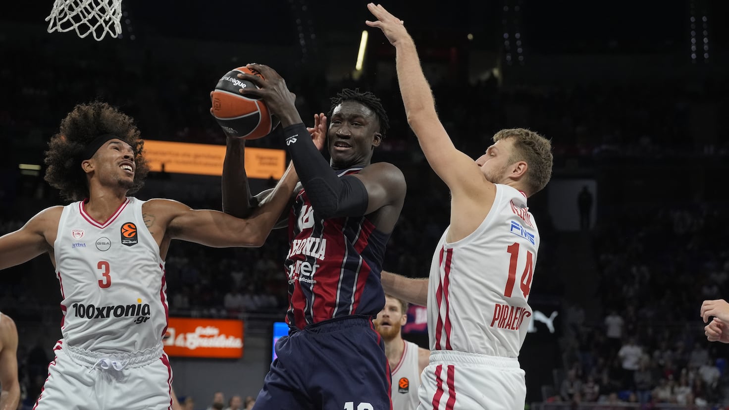 El Baskonia levanta el telón con una meritoria derrota en casa
