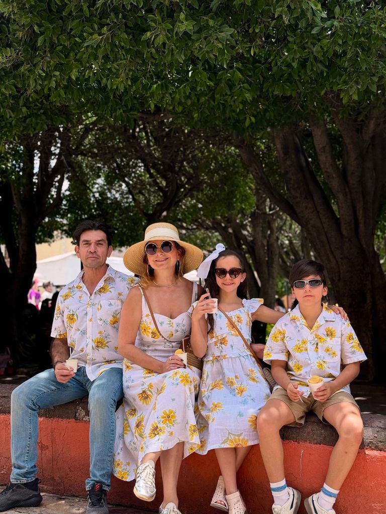 Elizabeth Álvarez y su familia por San Miguel de Allende
