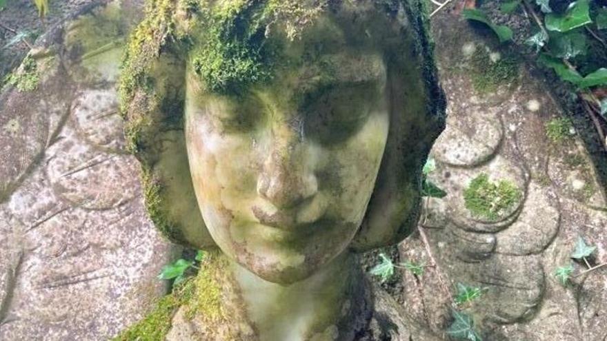 Escultura del  ángel custodio de José Larrea