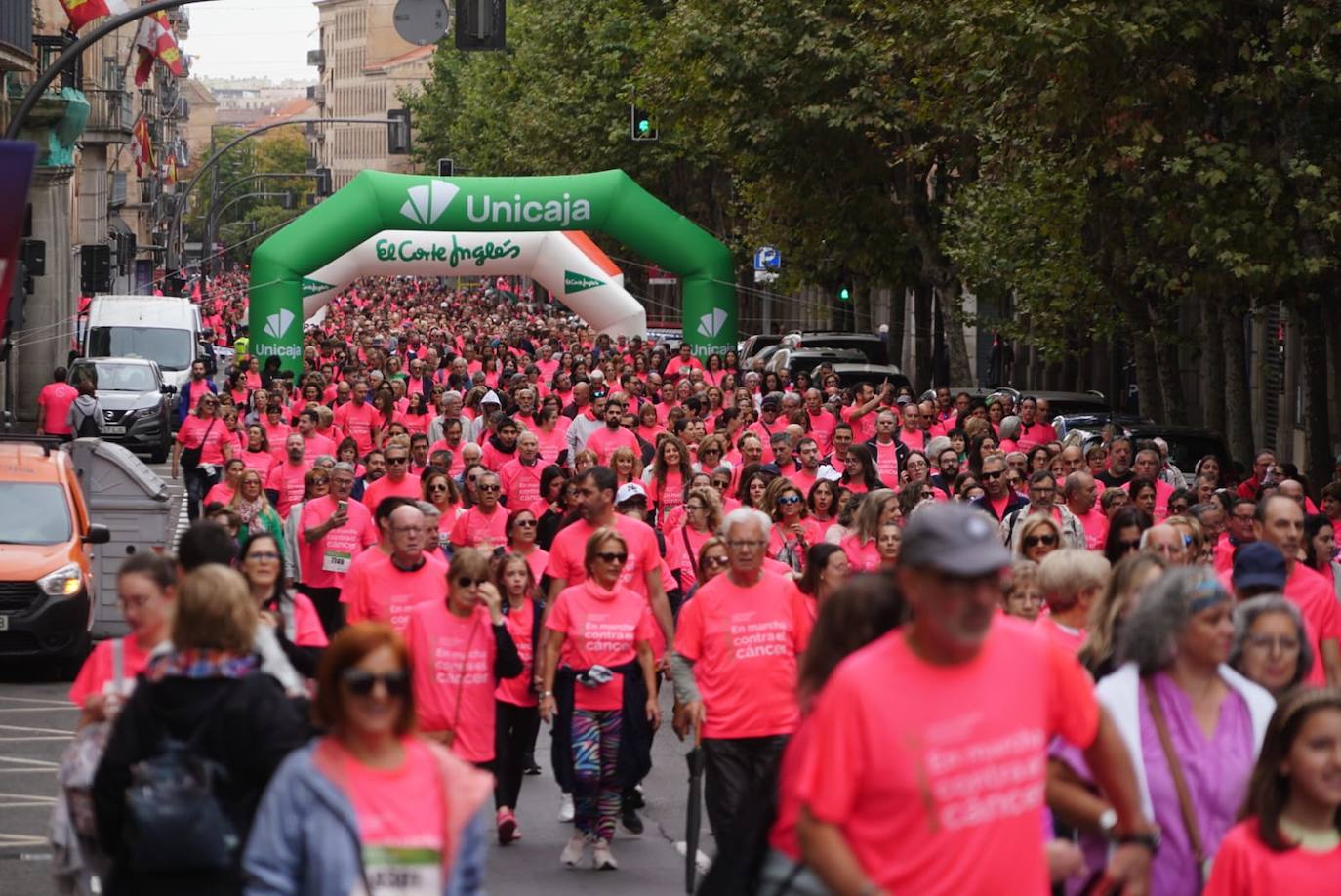 Salamanca 'se tiñe' de rosa por el cáncer