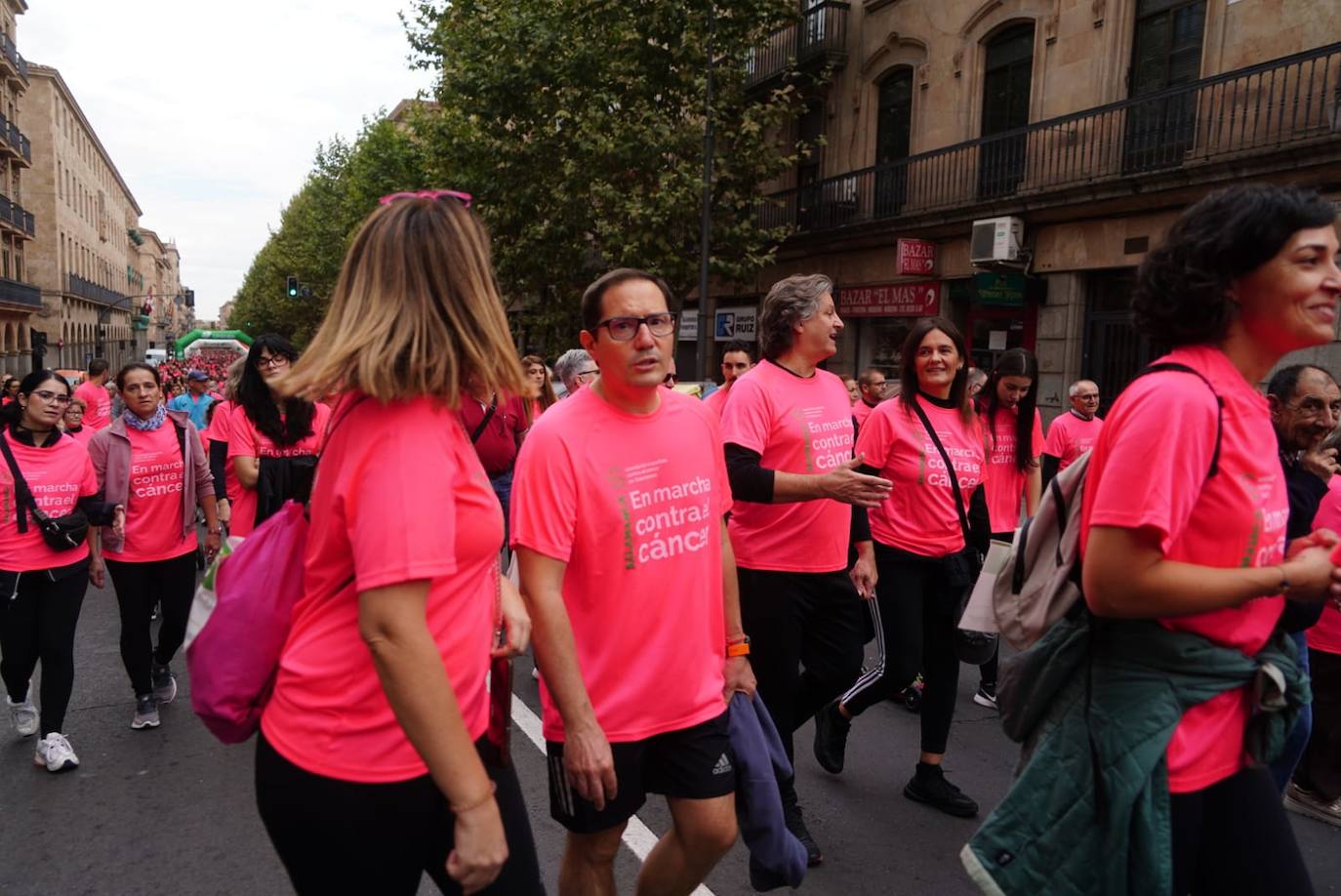 Salamanca 'se tiñe' de rosa por el cáncer