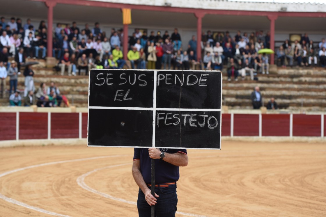 Suspendida la corrida mixta de la Feria del Pilar de Calanda por “las adversas condiciones meteorológicas y el estado anómalo del albero”