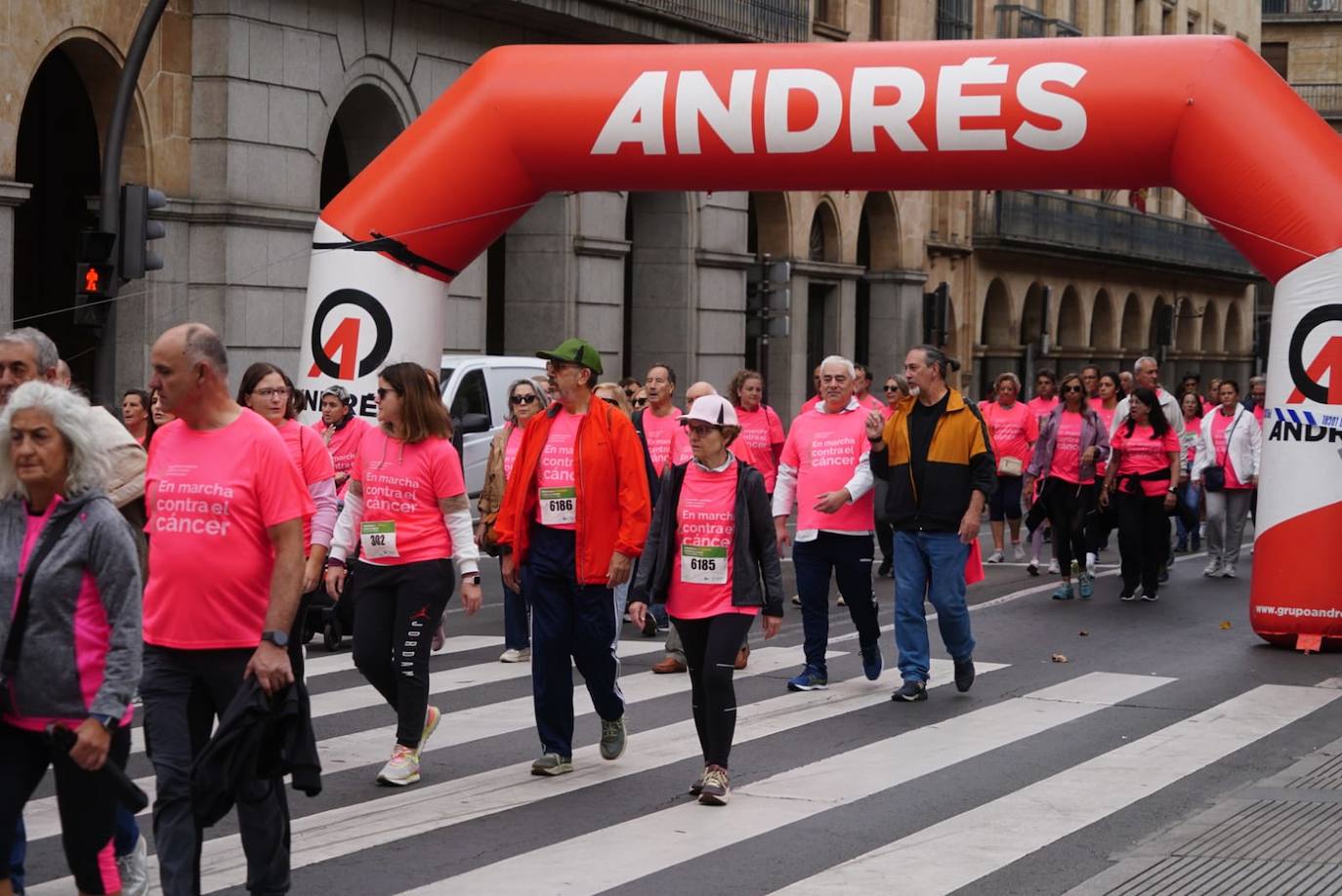 Salamanca 'se tiñe' de rosa por el cáncer