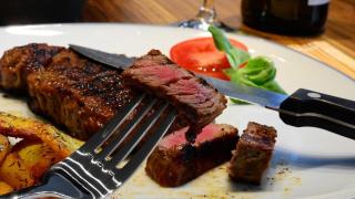 Hay un exceso de carne en la dieta de los españoles, que puede afectar a la próstata.