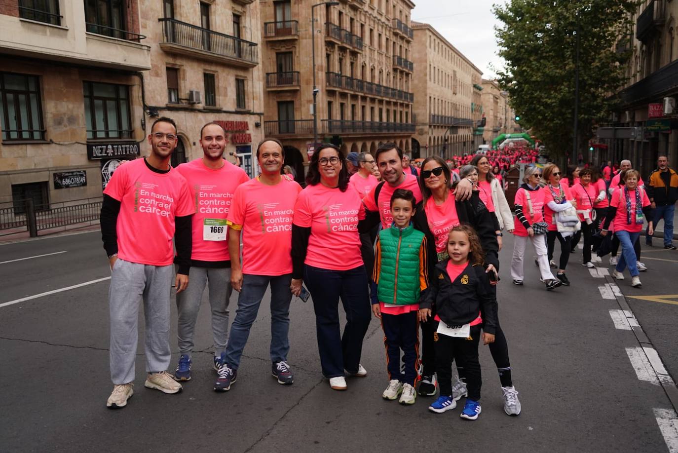 Salamanca 'se tiñe' de rosa por el cáncer