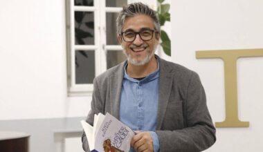 Jesús Bastante, con su libro &quot;El aprendiz de Gaudí &quot;.