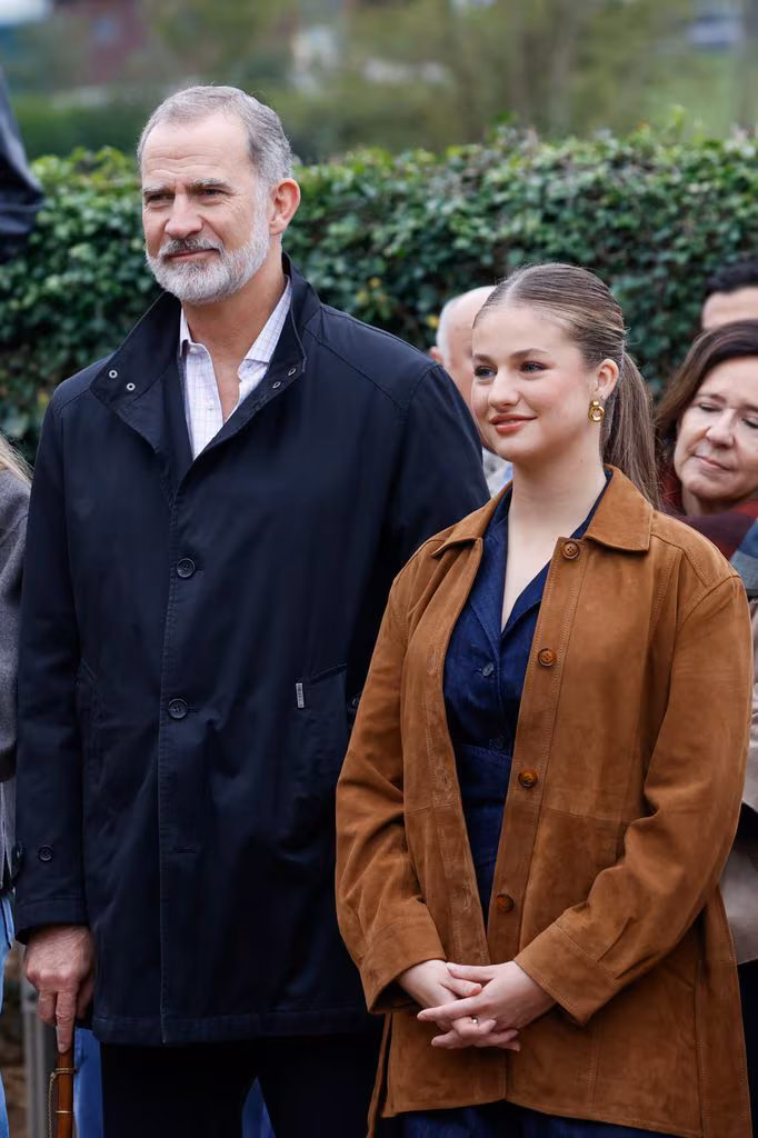 La familia real española en su visita a Valdesoto, premio Pueblo Ejemplar 2025. 