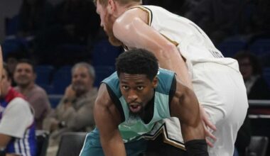 Llegar y besar el santo para Kobi Simmons